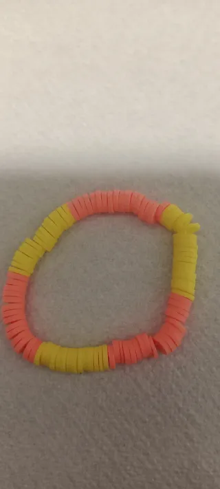 Pulsera de cuentas de colores