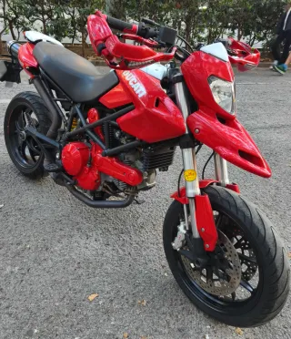 Ducati Hypermotard 796 Roja