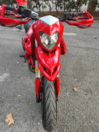 Ducati Hypermotard 796 Roja