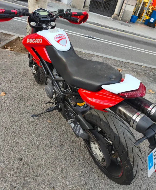 Ducati Hypermotard 796 Roja