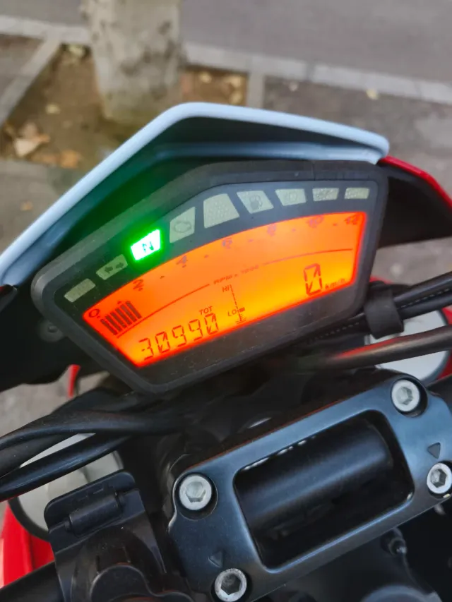 Ducati Hypermotard 796 Roja