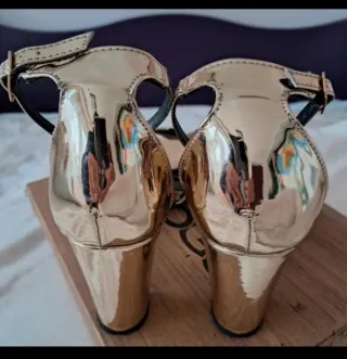 Sandalias de fiesta doradas