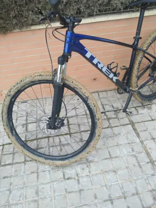 Bicicleta MTB Trek Blu