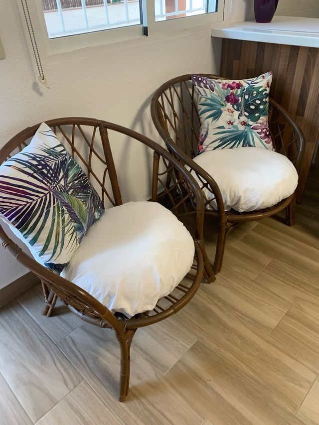 Conjunto 2 sillones caña  y mesa exterior