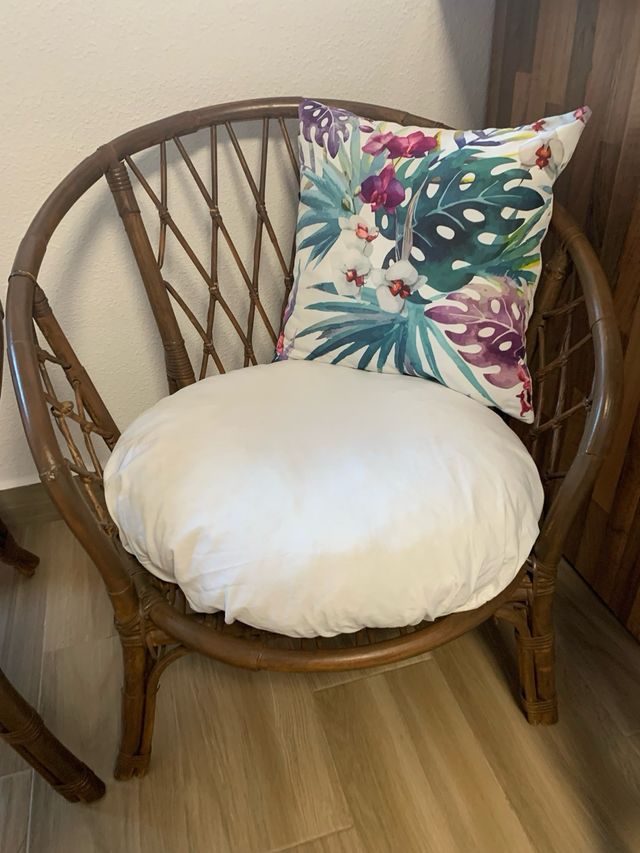 Conjunto 2 sillones caña  y mesa exterior