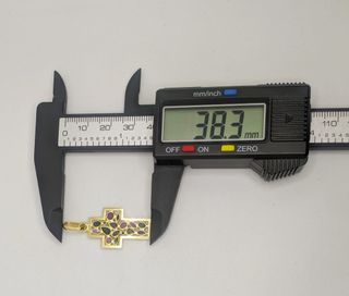 Colgante Cruz de oro de 18k con piedras, 3.27 g.