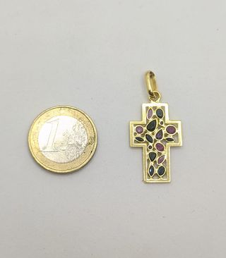 Colgante Cruz de oro de 18k con piedras, 3.27 g.
