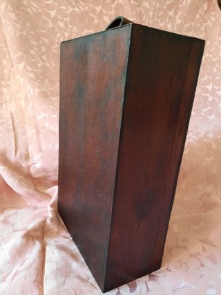 Botellero de madera y cuero para 2 botellas.