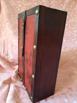 Botellero de madera y cuero para 2 botellas.