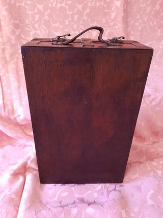 Botellero de madera y cuero para 2 botellas.