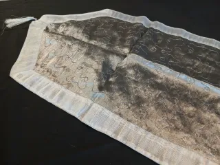 Camino de mesa plata y gris