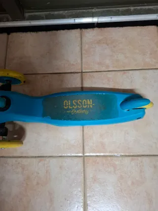 Patinete Olsson 3 ruedas azul y amarillo