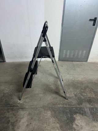 Escalera WURTH ligera homologada