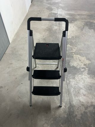 Escalera WURTH ligera homologada