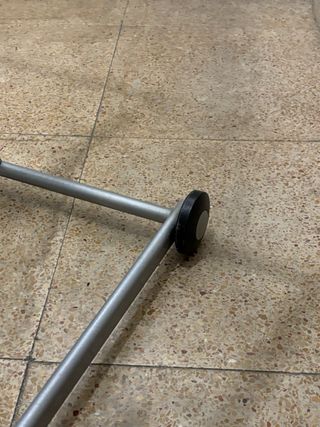 Mesa escritorio cristal y metal de diseño.