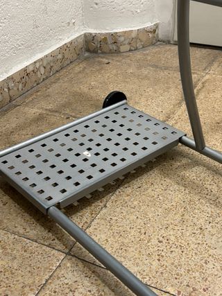 Mesa escritorio cristal y metal de diseño.