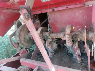 Empacadora pequeña Masssey Ferguson 124.