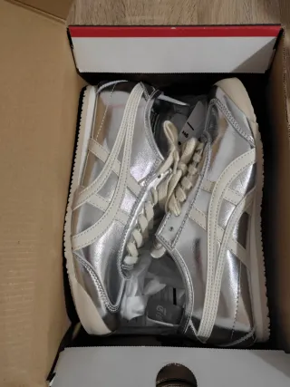 Zapatillas Onitsuka Tiger plateadas y blancas