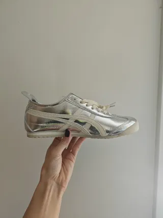 Zapatillas Onitsuka Tiger plateadas y blancas