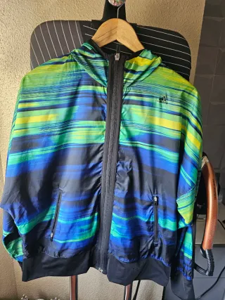 Chaqueta Adidas con rayas