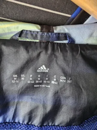 Chaqueta Adidas con rayas