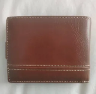 Cartera de piel marrón