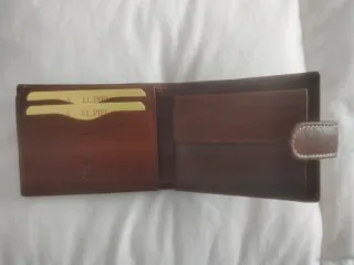 Cartera de piel marrón