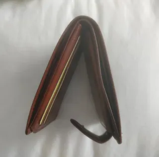 Cartera de piel marrón