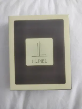 Cartera de piel marrón