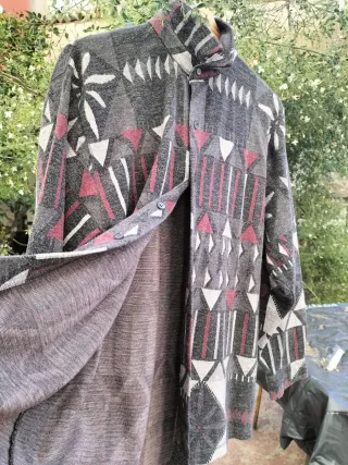 Camisa estampada gris y rosa