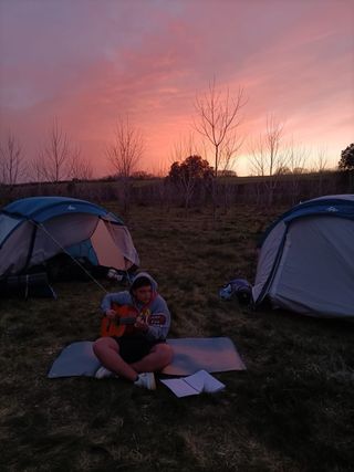 Clases particulares / Cuidador / Profe guitarra