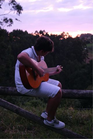 Clases particulares / Cuidador / Profe guitarra