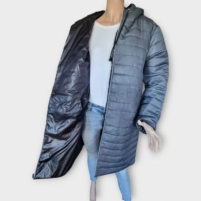 Abrigo acolchado con capucha