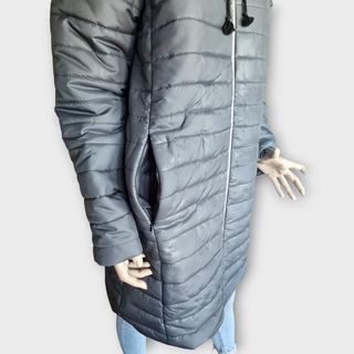 Abrigo acolchado con capucha