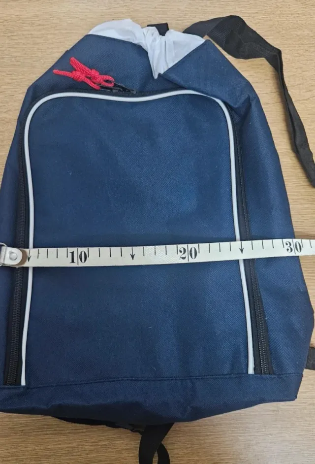 Zaino blu e bianco, leggero e comodo