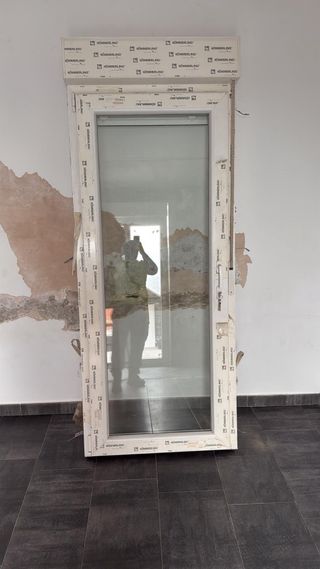 Puerta PVC con persiana