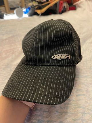Gorra AND1 Rayas Negras y Blancas