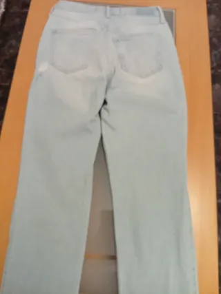 Pantalón vaquero Hollister azul con parches