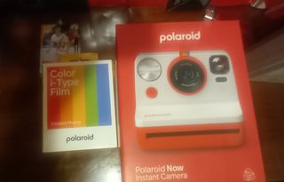 Cámara Polaroid Now + Film i-Type