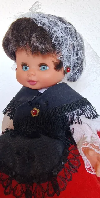 Muñeca Roselly Traje Regional Asturiano, años 70