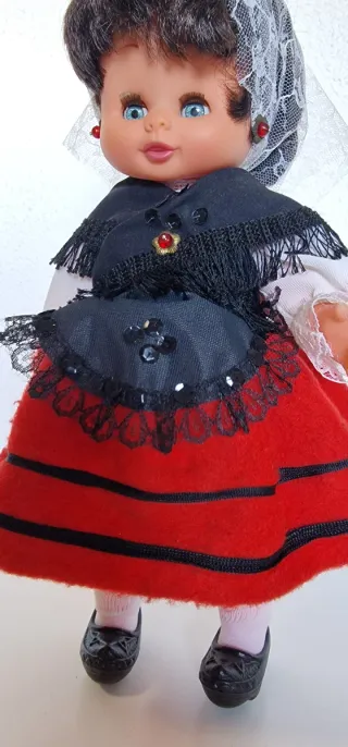 Muñeca Roselly Traje Regional Asturiano, años 70