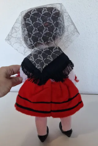 Muñeca Roselly Traje Regional Asturiano, años 70
