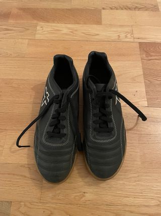 Zapatillas Fútbol Sala Kipsta Talla 38 Negras