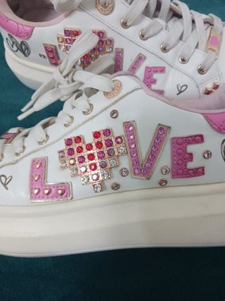 Sneakers Aldo bianche con dettagli rosa e strass