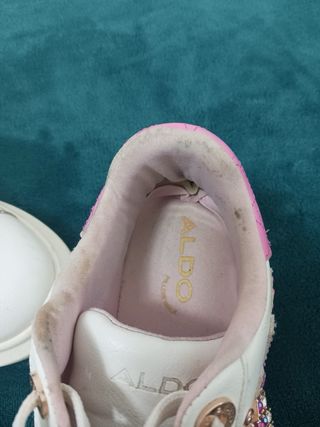 Sneakers Aldo bianche con dettagli rosa e strass