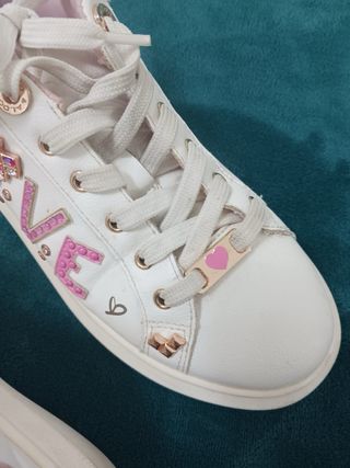 Sneakers Aldo bianche con dettagli rosa e strass