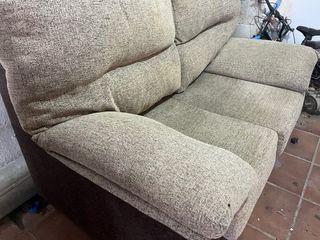 Sofá de 2 plazas en tela beige y marrón