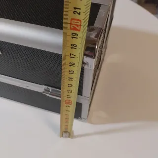 Maletín de maquillaje negro y plateado