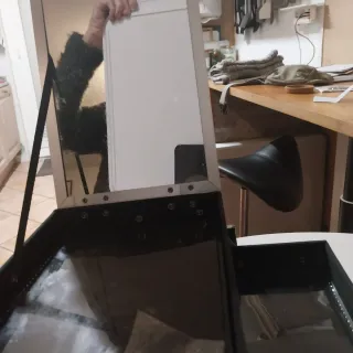 Maletín de maquillaje negro y plateado