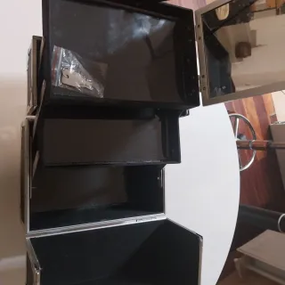 Maletín de maquillaje negro y plateado